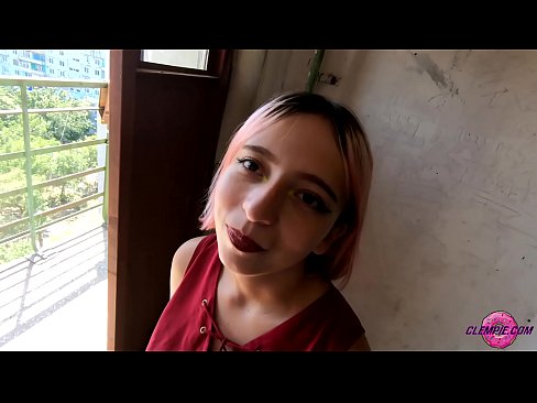 ❤️ Cov tub ntxhais kawm Sensual Sucks ib tug neeg txawv txawv nyob rau hauv lub Outback - Cum ntawm nws lub ntsej muag ❤️ Porno fb ntawm peb